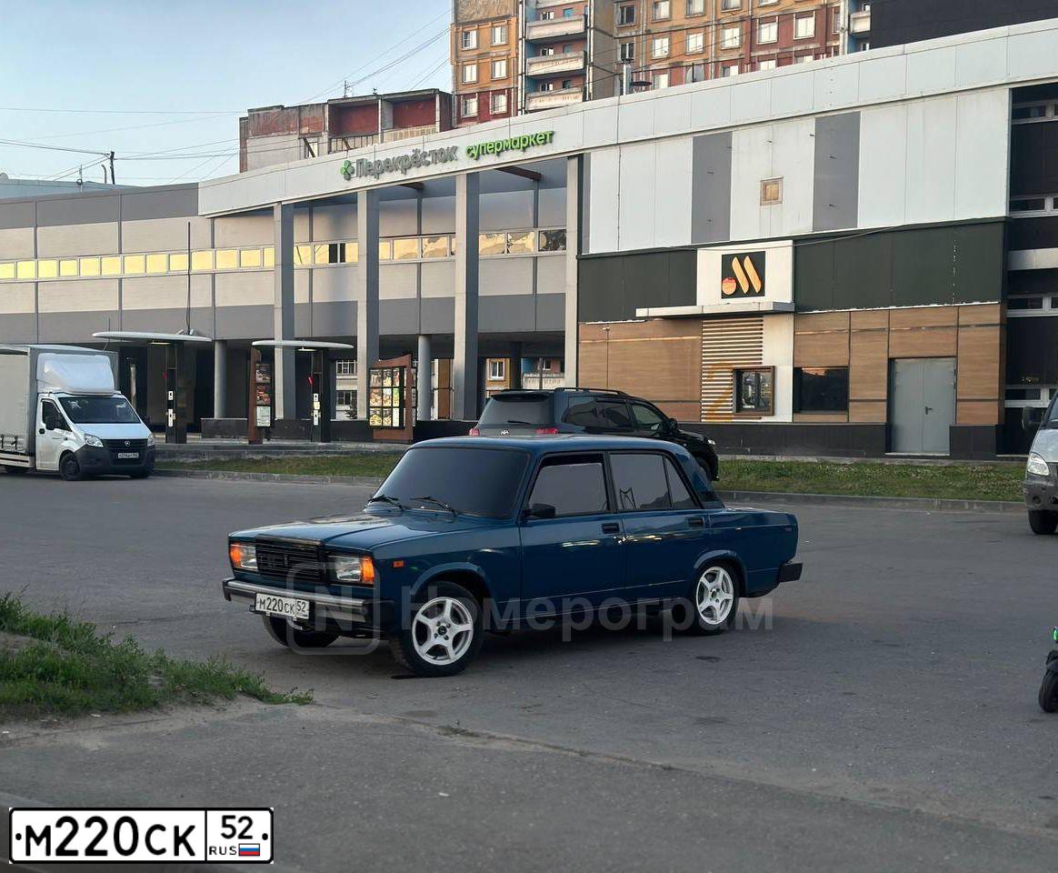 Фото автомобиля LADA 2105, 2001 — госномер М220СК52. Цвет: СИНЕ-ЗЕЛЕНЫЙ