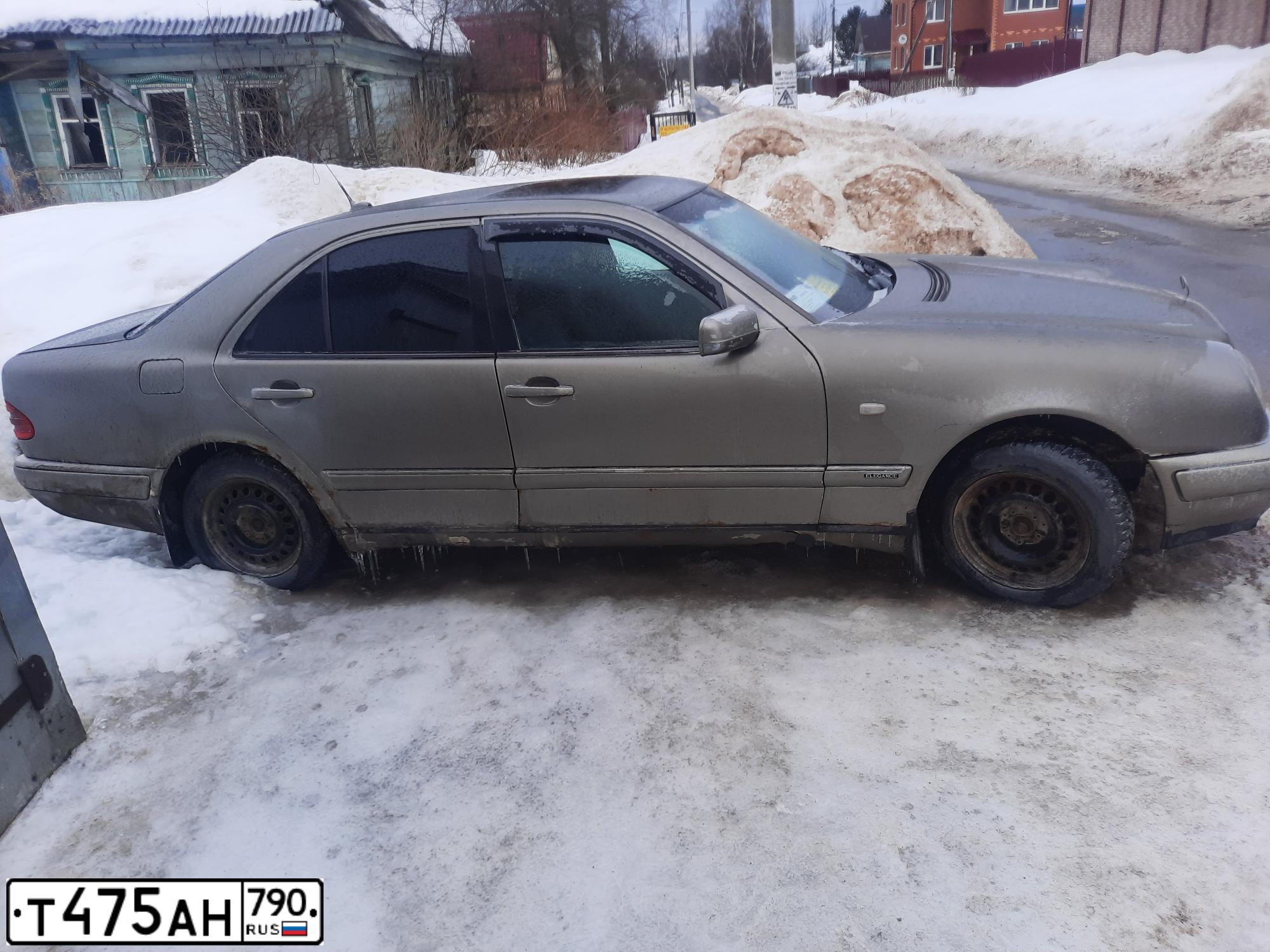 Фото автомобиля МЕРСЕДЕС-БЕНЦ 220D, 1998 — госномер С904ОО142. Цвет: БЕЖЕВЫЙ