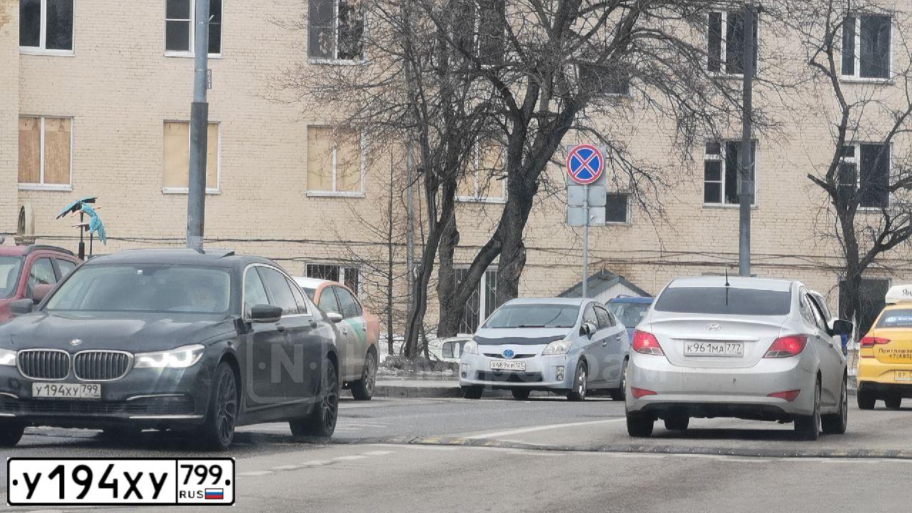 Фото автомобиля BMW 7ER, 2018 — госномер У573ВЕ198. Цвет: ЧЕРНЫЙ