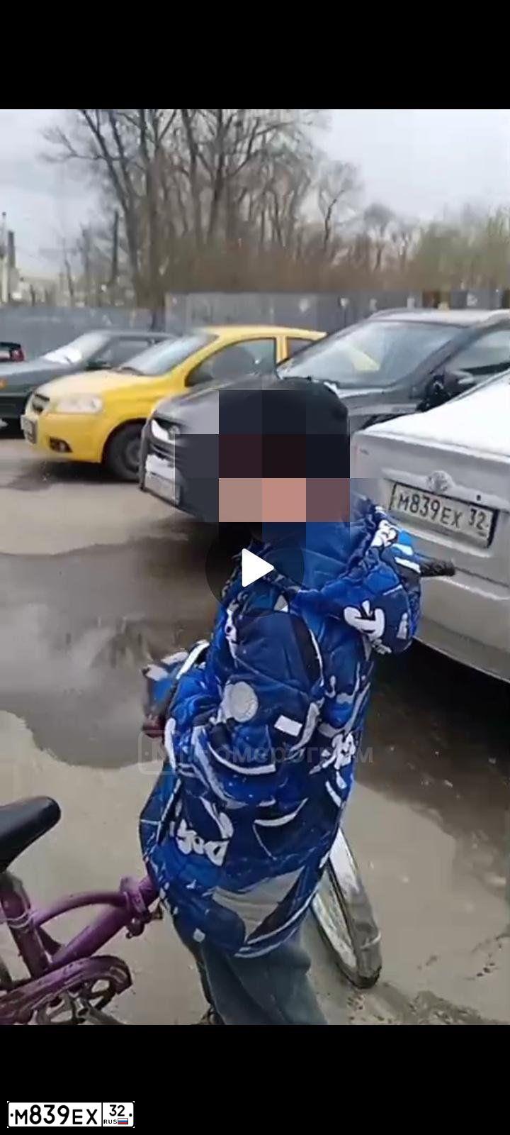 Фото автомобиля TOYOTA COROLLA, 2003 — госномер М839ЕХ32. Цвет: Серебристый