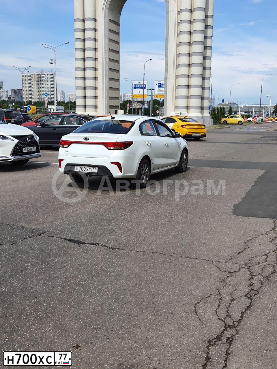 Фото автомобиля LADA 2109 SAMARA, 1998 — госномер Н700ХС77. Цвет: СИНИЙ