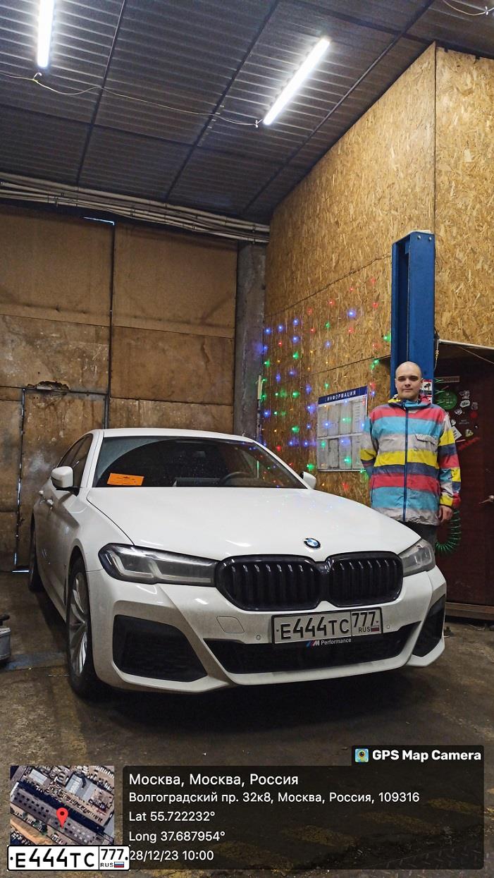 Фото автомобиля BMW SERIE 5, 2020 — госномер Р140ЕС977. Цвет: Белый
