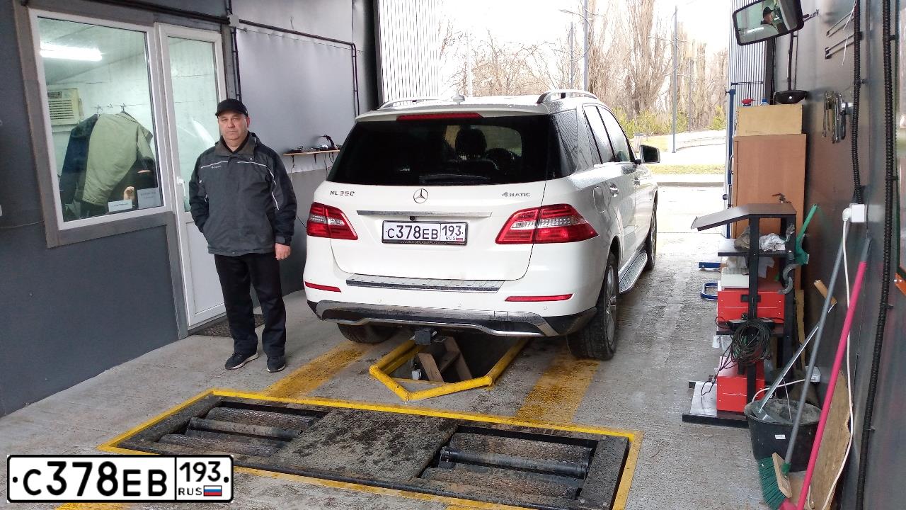 Фото автомобиля MERCEDES M-KLASSE, 2011 — госномер А511НЕ23. Цвет: Белый