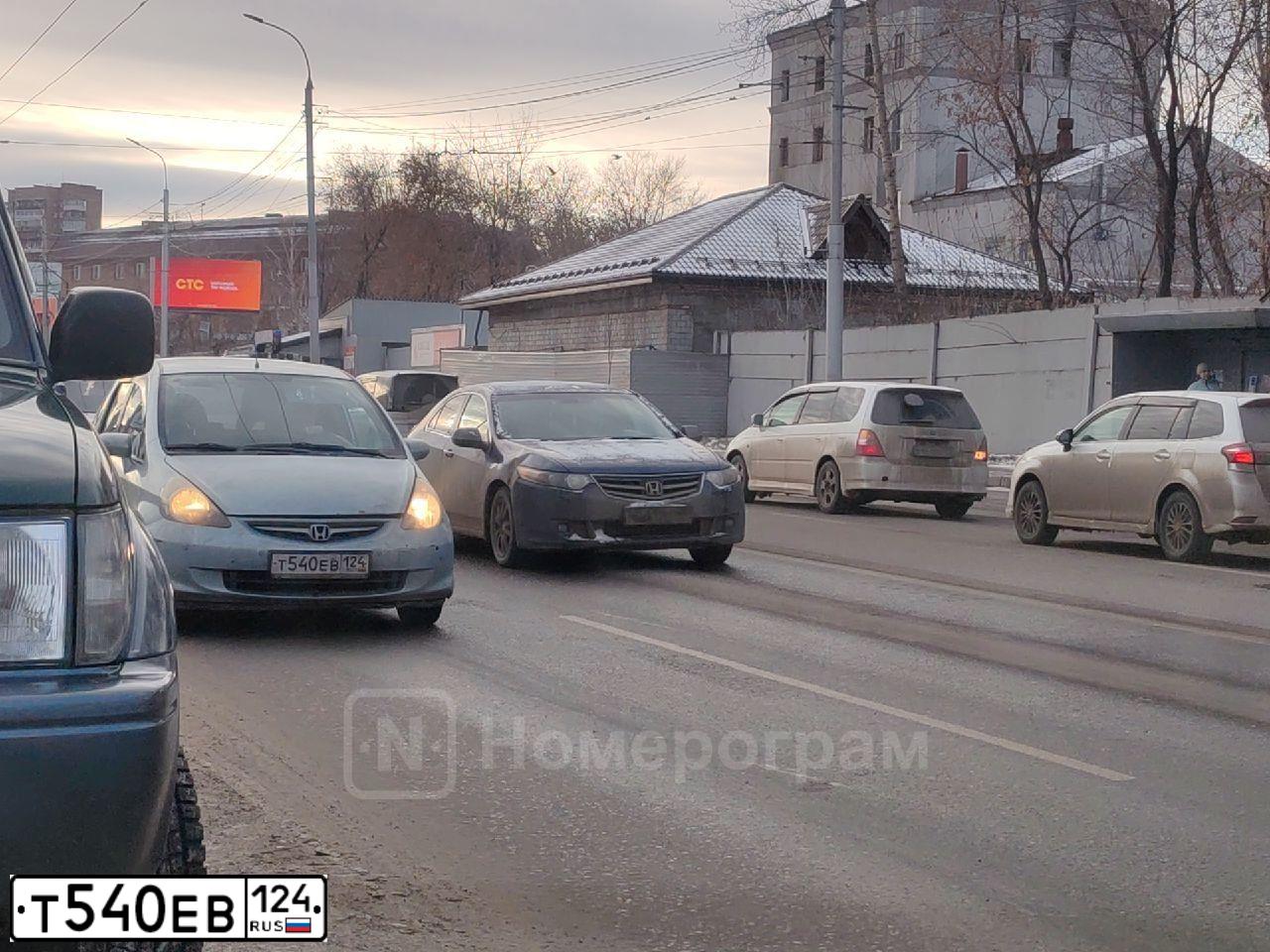 Фото автомобиля HONDA JAZZ, 2007 — госномер Р384АО98. Цвет: голубой