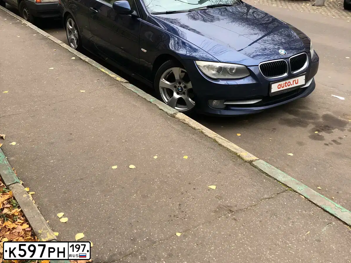Фото автомобиля BMW SERIE 3, 2010 — госномер Т072РЕ761. Цвет: синий