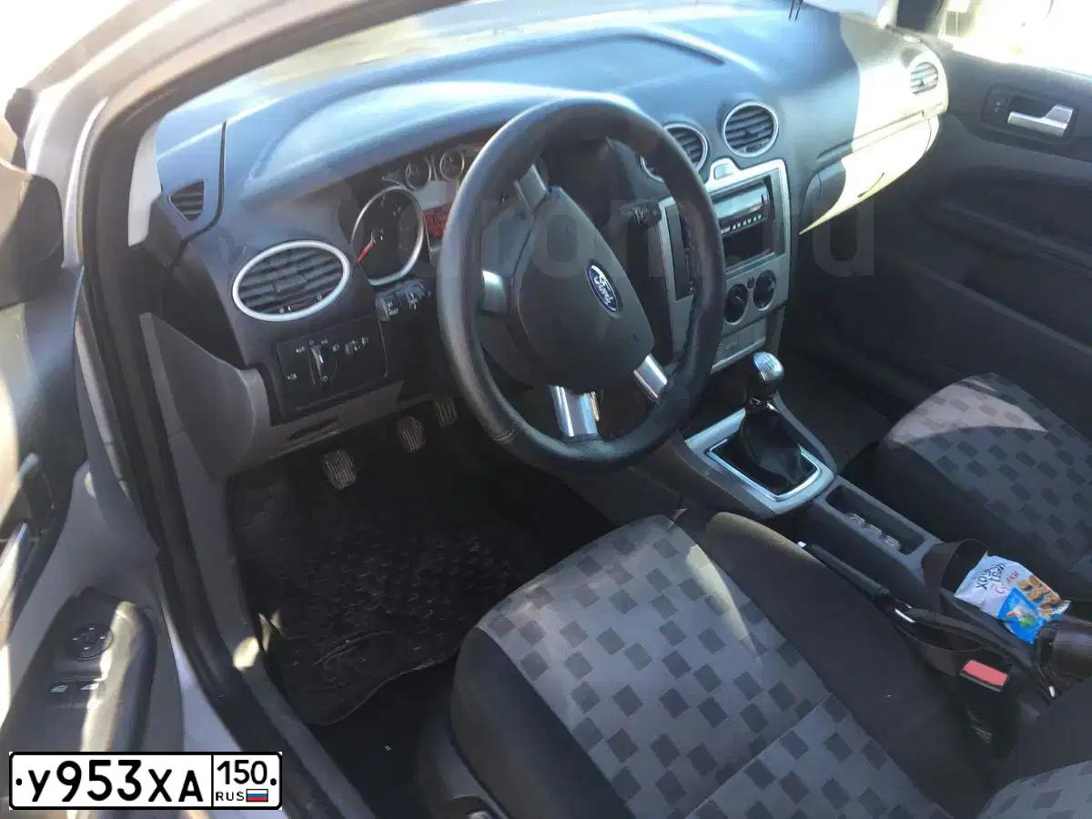 Фото автомобиля FORD FOCUS, 2008 — госномер У953ХА150. Цвет: СЕРЕБРИСТЫЙ