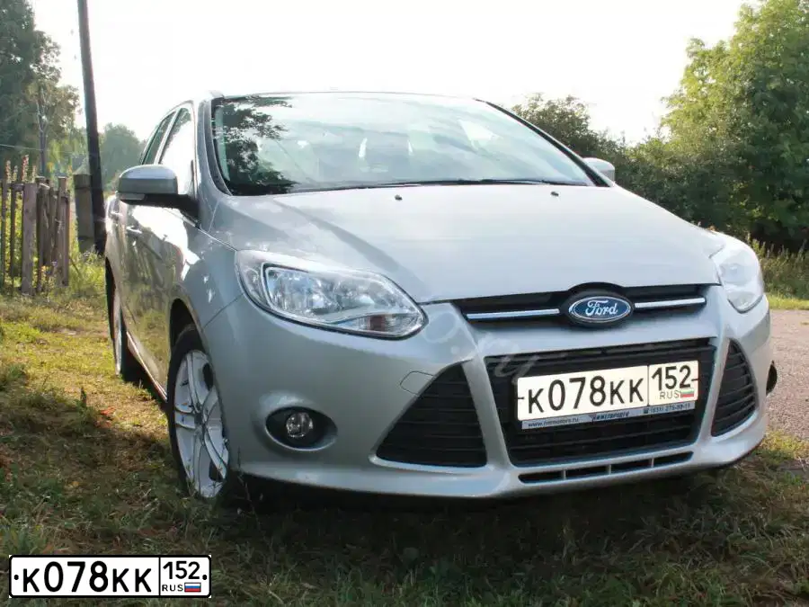 Фото автомобиля FORD FOCUS, 2012 — госномер К078КК152. Цвет: Серебристый