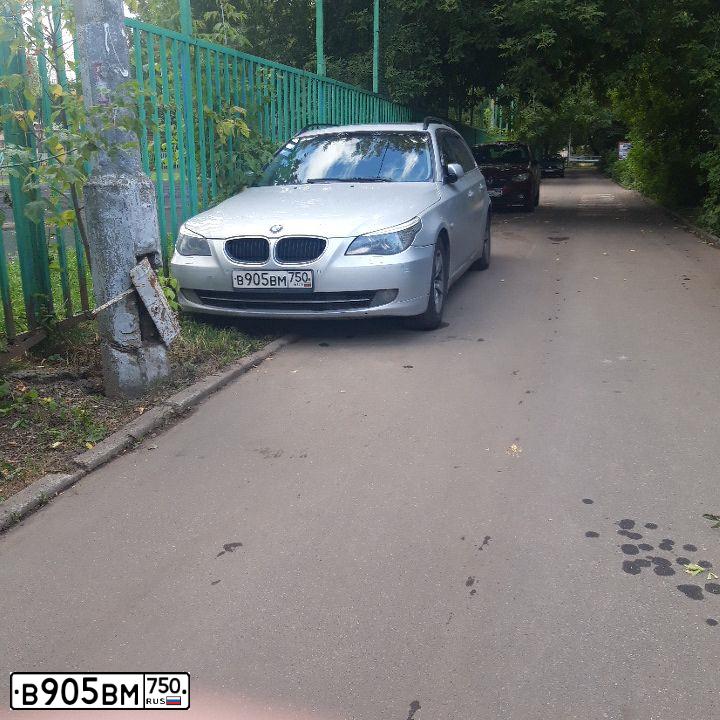 Фото автомобиля BMW SERIE 5, 2007 — госномер С777КВ190. Цвет: СЕРЕБРИСТЫЙ