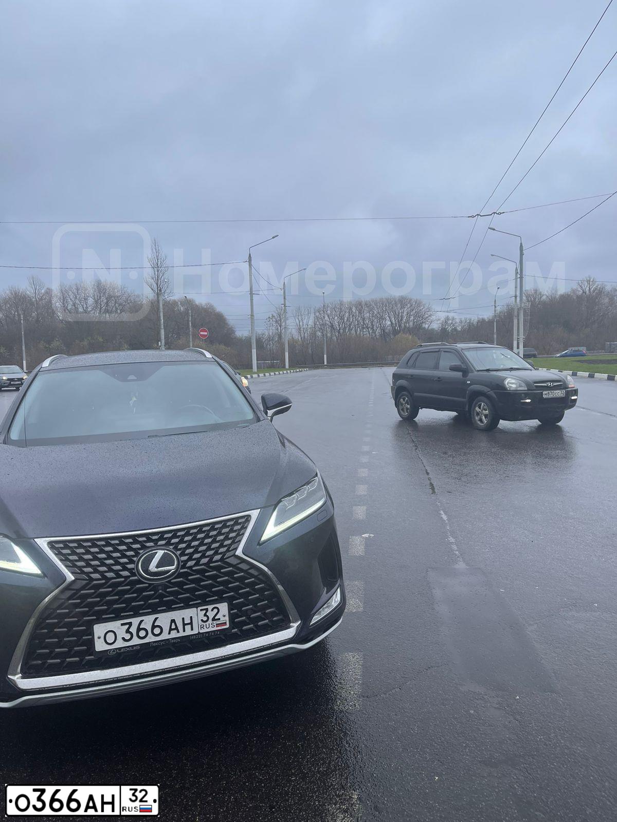 Фото автомобиля LEXUS RX, 2019 — госномер О366АН32. Цвет: синий