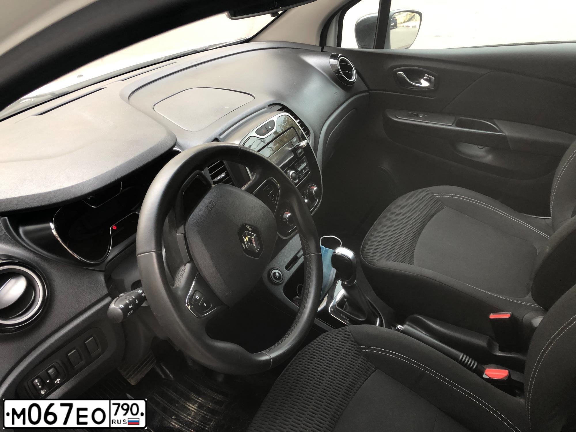 Фото автомобиля RENAULT KAPTUR, 2017 — госномер Т972АХ799. Цвет: Белый
