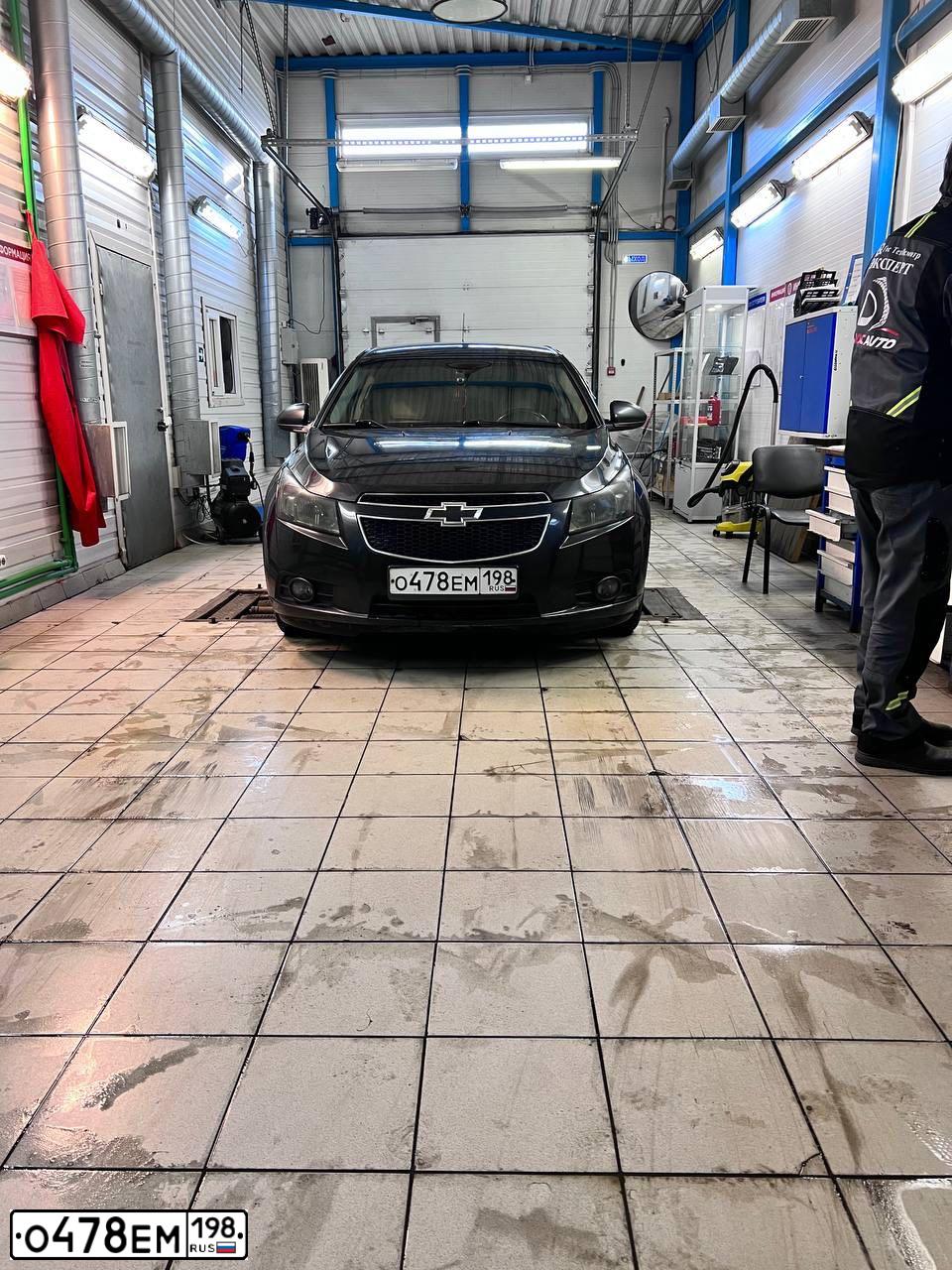 Фото автомобиля CHEVROLET CRUZE, 2012 — госномер К109УО186. Цвет: ЧЕРНЫЙ МЕТАЛЛИК