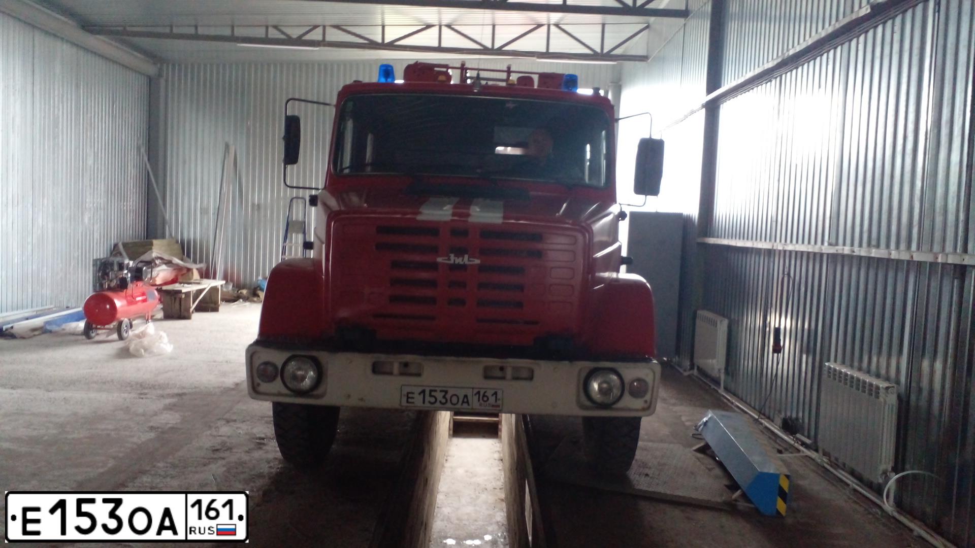 Фото автомобиля ZIL 433362 /4X2/ CHASSIS, 2003 — госномер Е153ОА161. Цвет: ГОСТ Р50574-2002