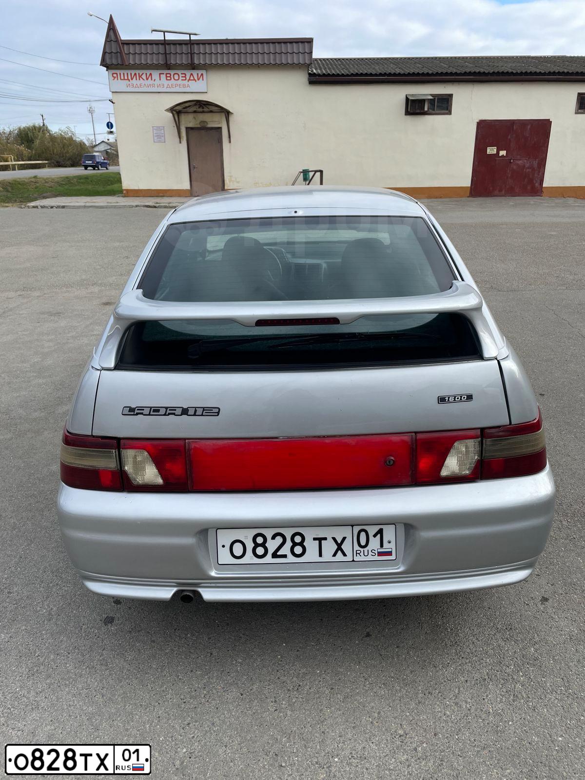 Фото автомобиля LADA 2112 LADA, 2006 — госномер О828ТХ01. Цвет: СВЕТЛО-СЕРЕБ МЕТАЛЛ