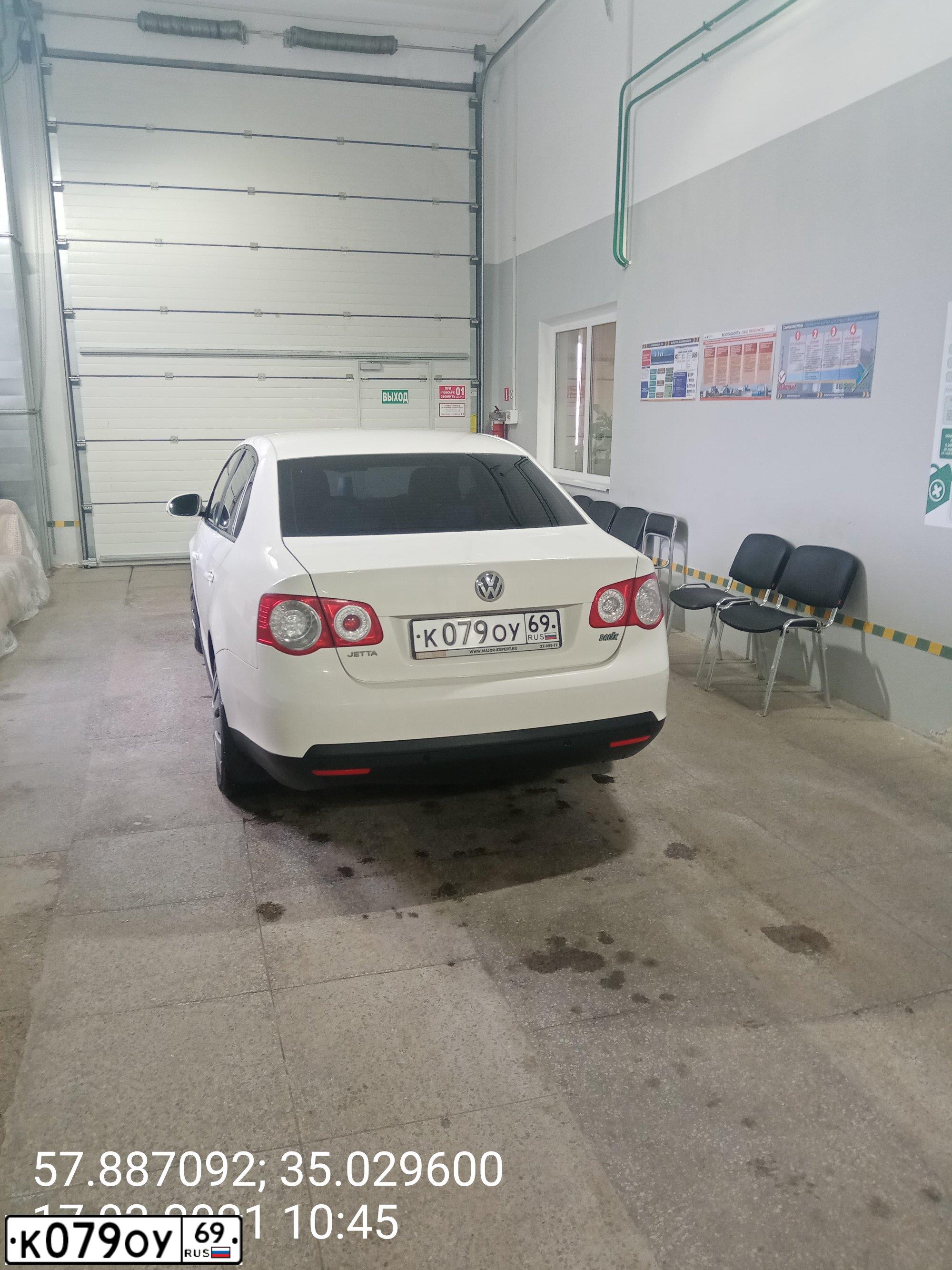 Фото автомобиля VOLKSWAGEN JETTA, 2006 — госномер К079ОУ69. Цвет: БЕЛЫЙ