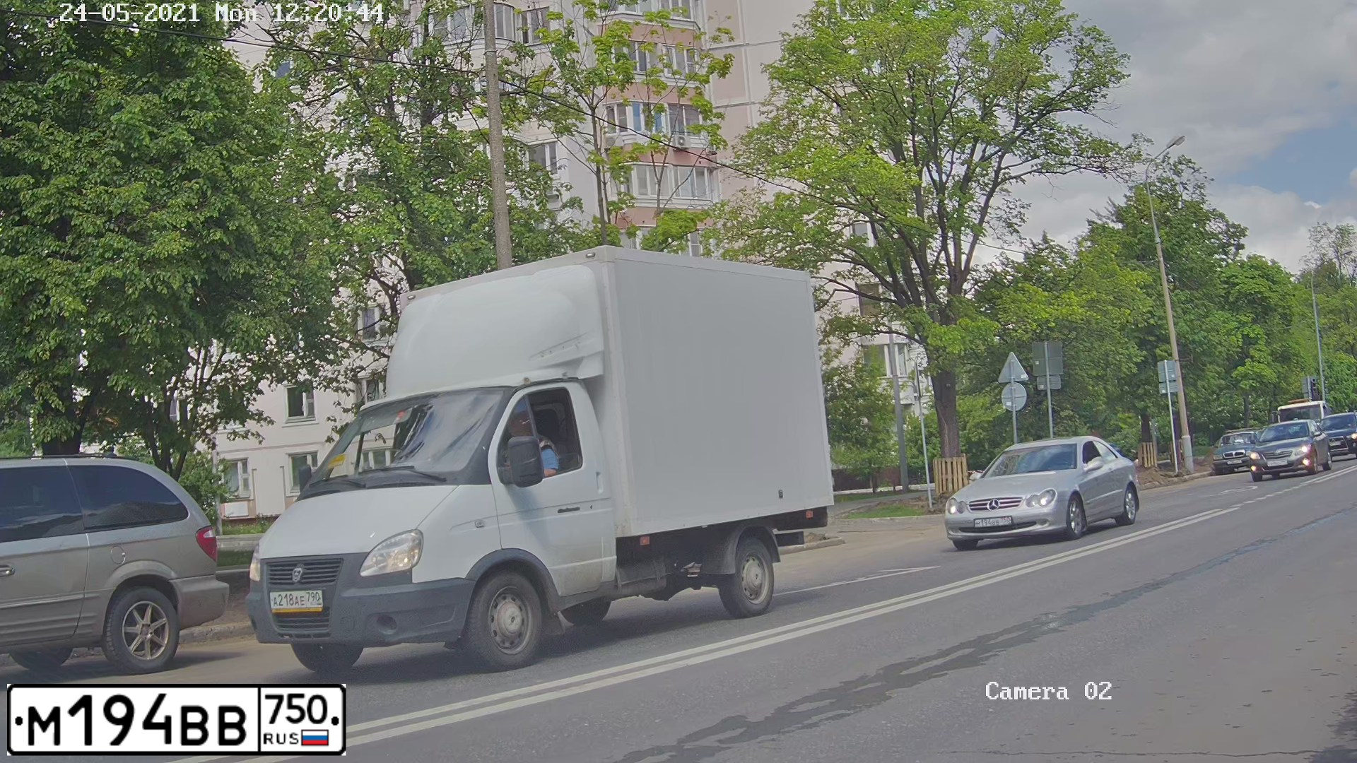 Фото автомобиля МЕРСЕДЕС БЕНЦ CLK320 ЭЛЕГАНС, 2003 — госномер Х875СС797. Цвет: Серый