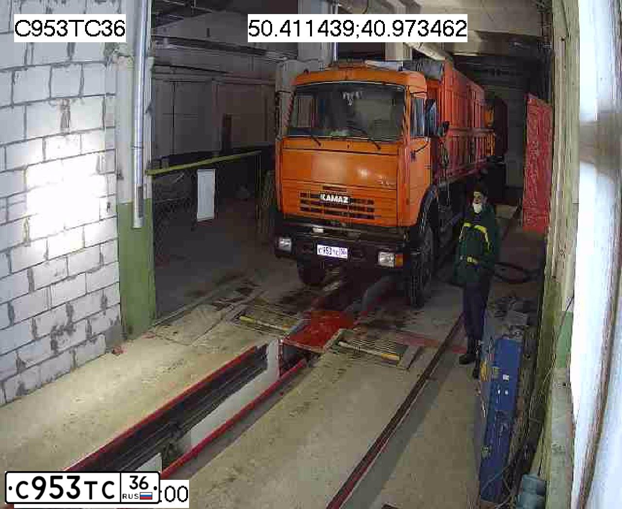 Фото автомобиля KAMAZ 65115 /6X4/, 2008 — госномер С953ТС36. Цвет: ОРАНЖЕВЫЙ