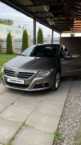 Фото автомобиля VOLKSWAGEN CC, 2009 — госномер М738ОК790. Цвет: БЕЖЕВО-СЕРЫЙ