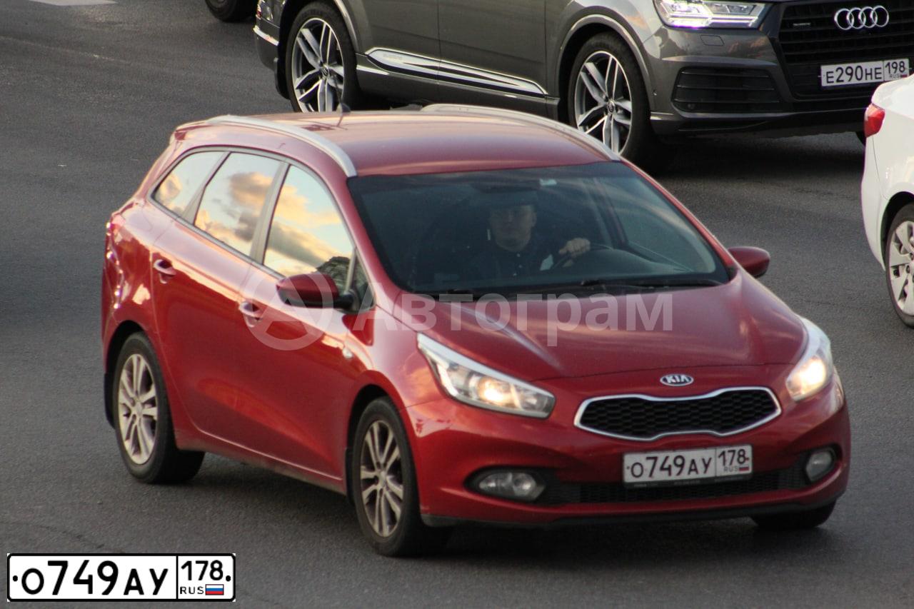 Фото автомобиля KIA CEE'D, 2013 — госномер О749АУ178. Цвет: Красный