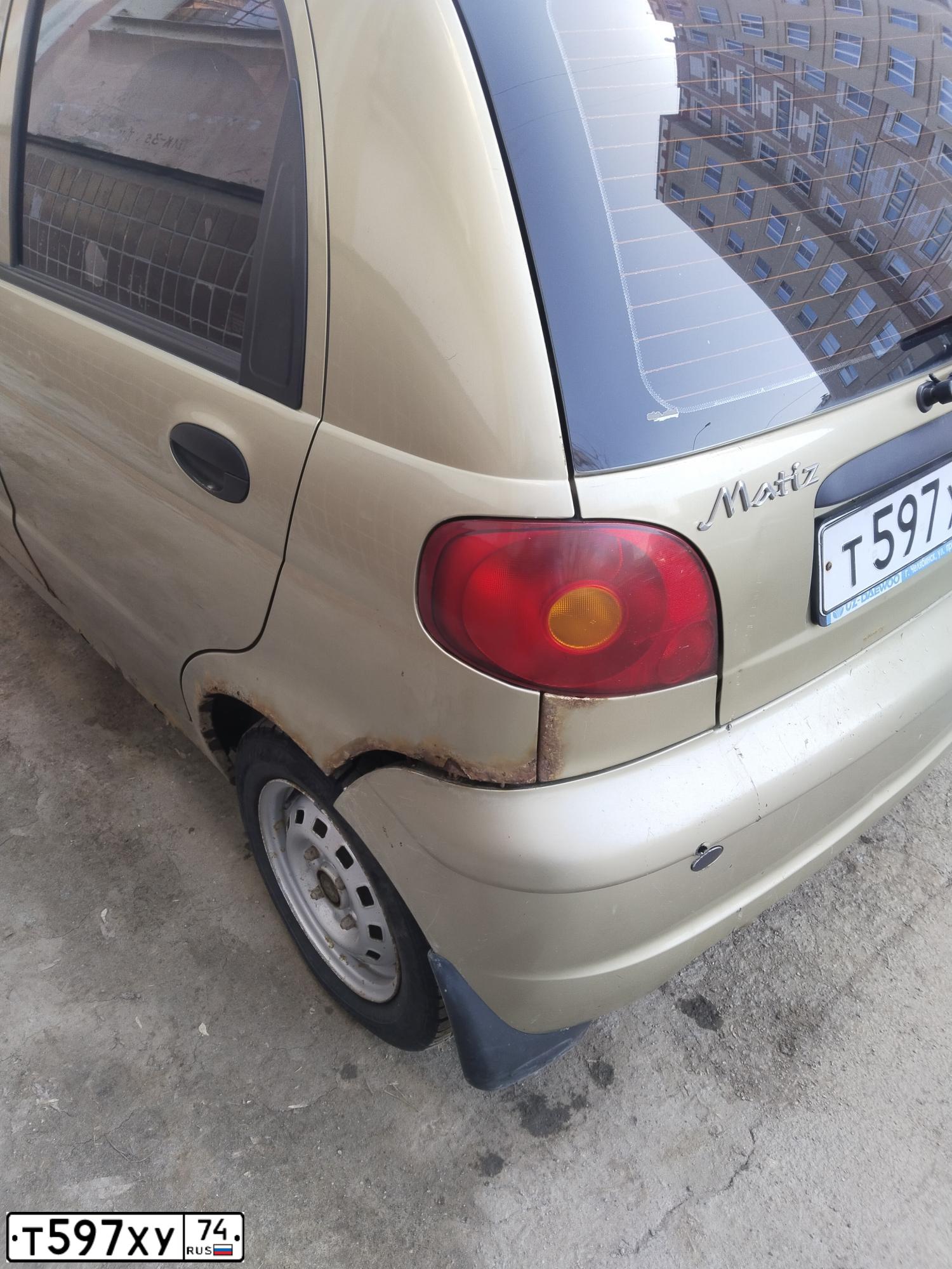 Фото автомобиля MAZDA 3, 2006 — госномер Е079ВМ702. Цвет: ЯРКО-КРАСНЫЙ