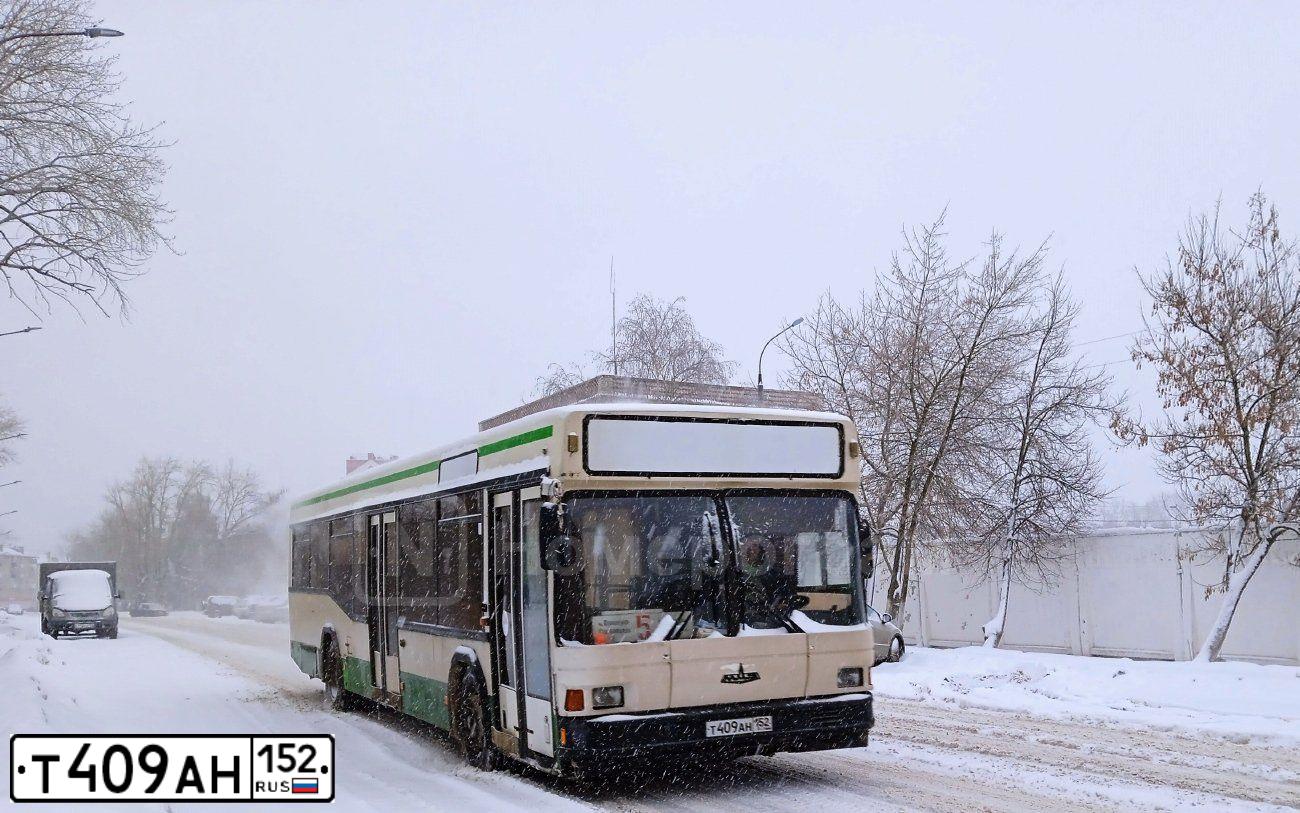 Фото автомобиля MAZ 103, 2008 — госномер Т409АН152. Цвет: БЕЛО-ЗЕЛЕНЫЙ