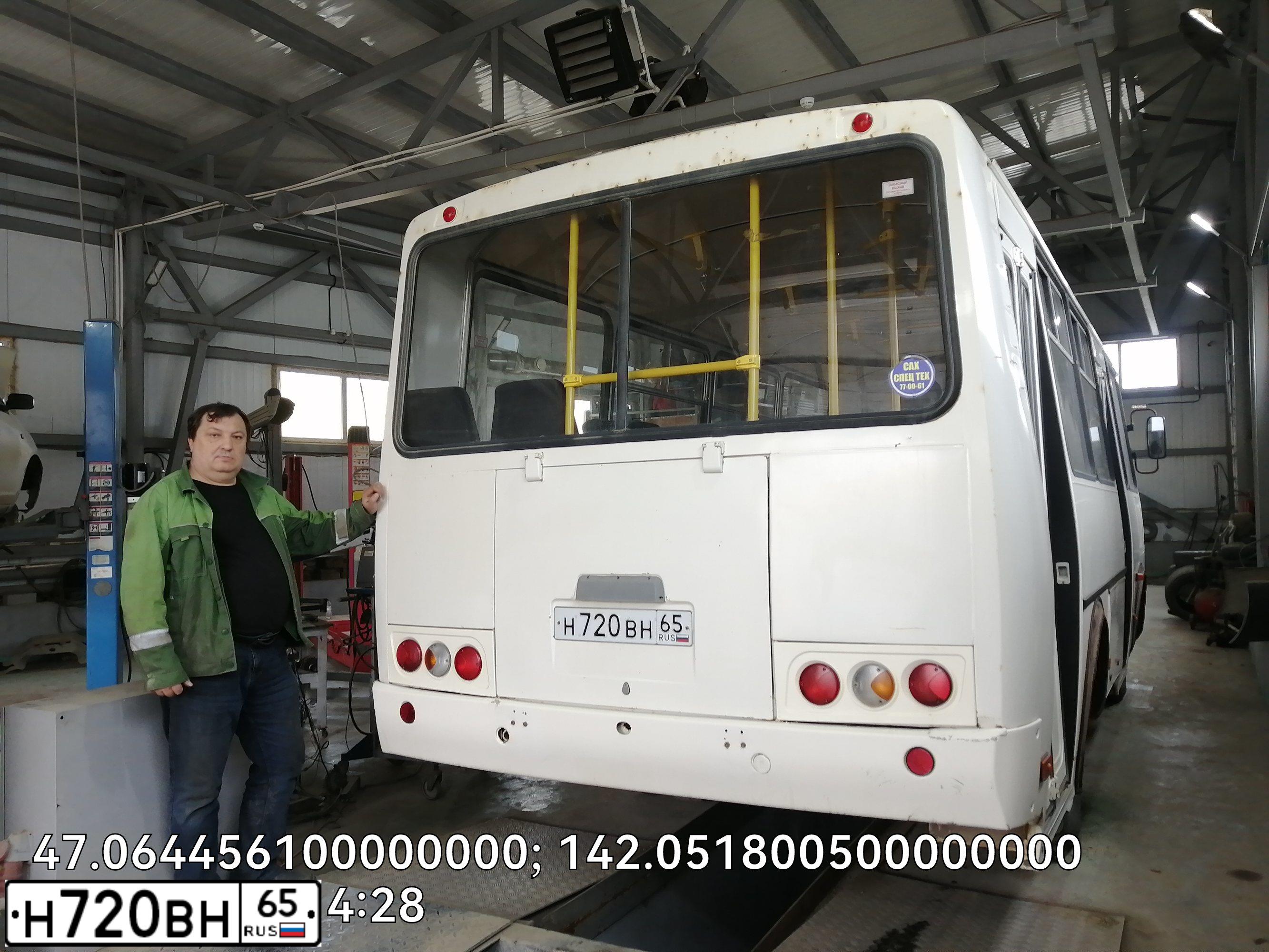 Фото автомобиля PAZ 3205, 2019 — госномер Н720ВН65. Цвет: Белый