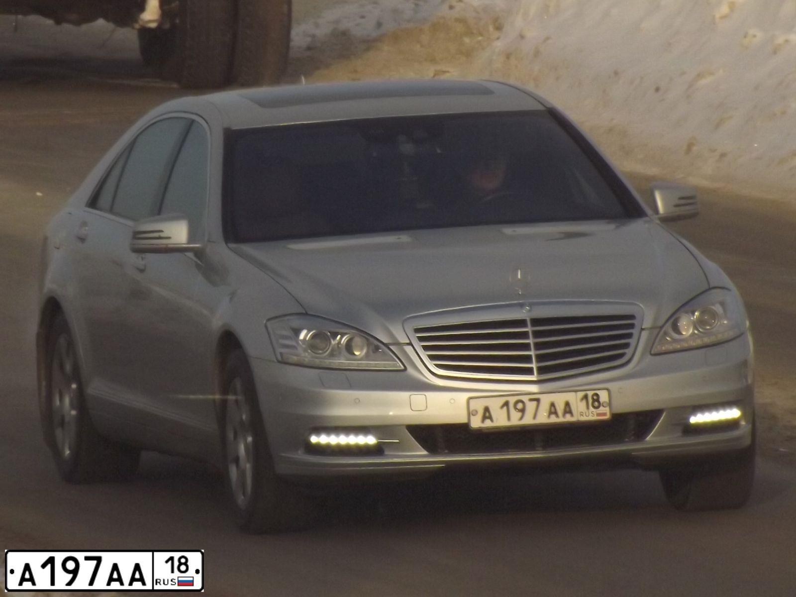 Фото автомобиля MERCEDES S-KLASSE, 2010 — госномер А197АА18. Цвет: СЕРЕБРИСТЫЙ