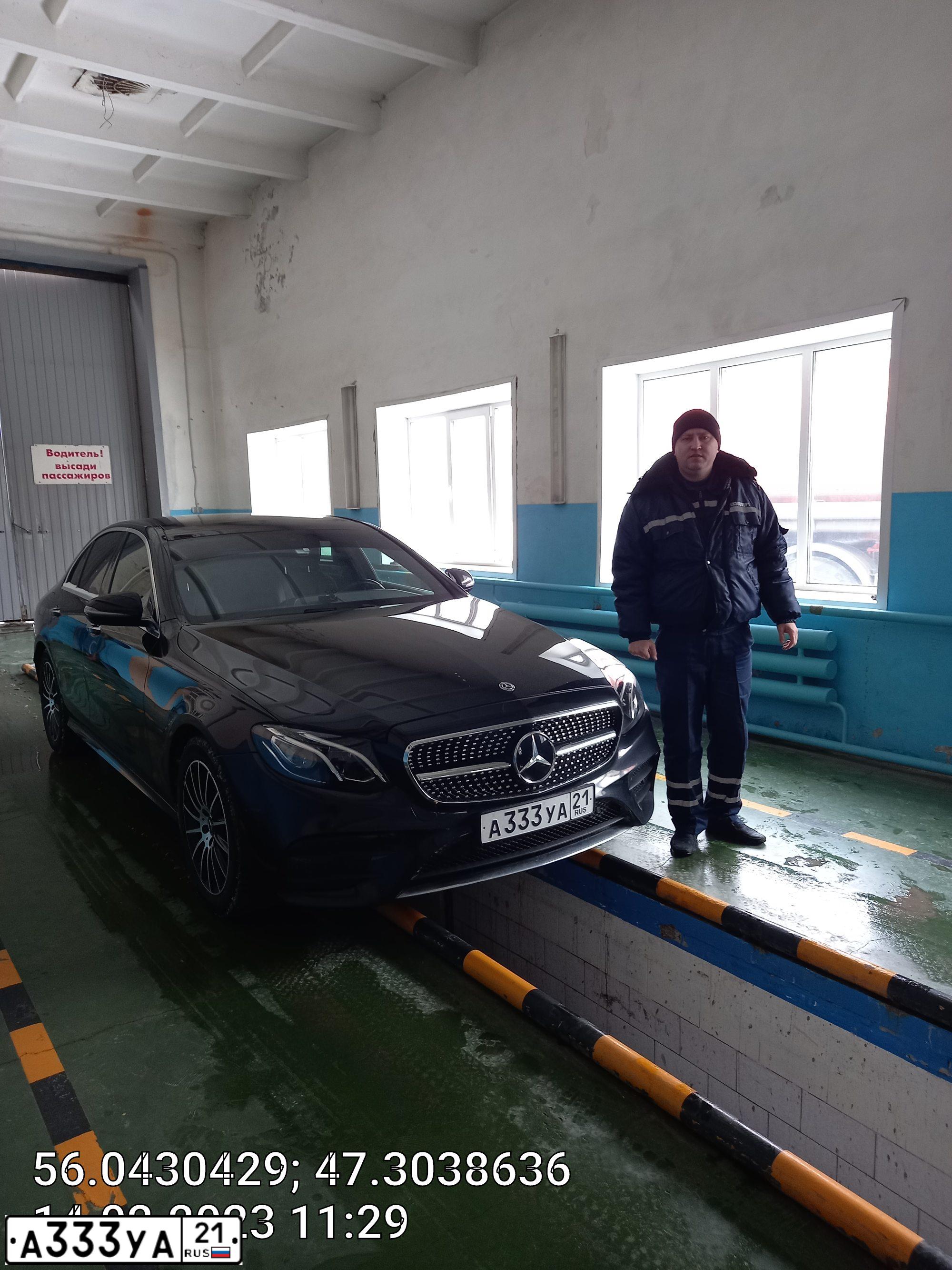 Фото автомобиля MERCEDES E-KLASSE, 2019 — госномер А333УА21. Цвет: ЧЕРНЫЙ
