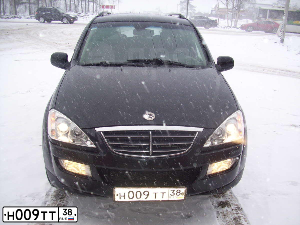 Фото автомобиля SSANGYONG KYRON, 2009 — госномер Н009ТТ38. Цвет: ЧЕРНЫЙ