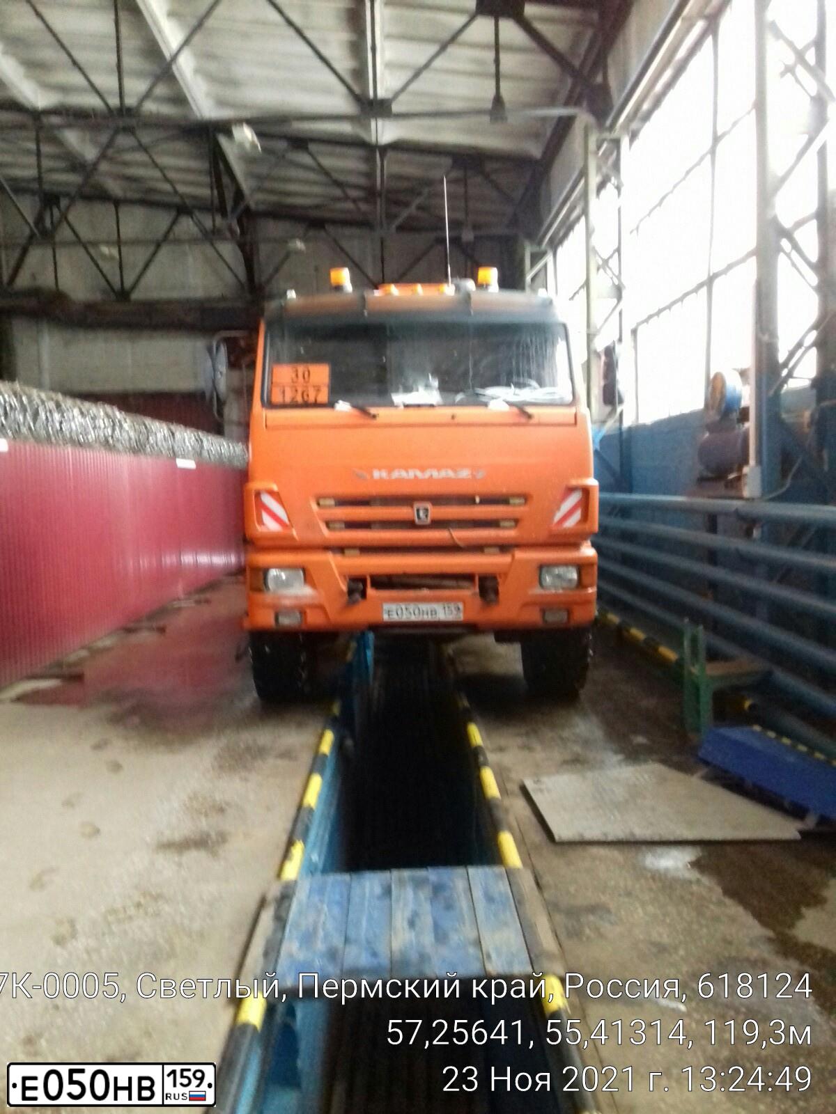 Фото автомобиля KAMAZ 5350 /6X6/ MUSTANG, 2014 — госномер Е050НВ159. Цвет: ОРАНЖЕВЫЙ