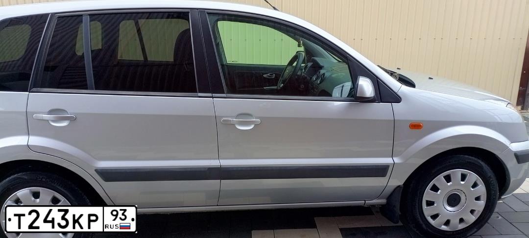 Фото автомобиля FORD FUSION, 2007 — госномер Т243КР93. Цвет: Серебристый
