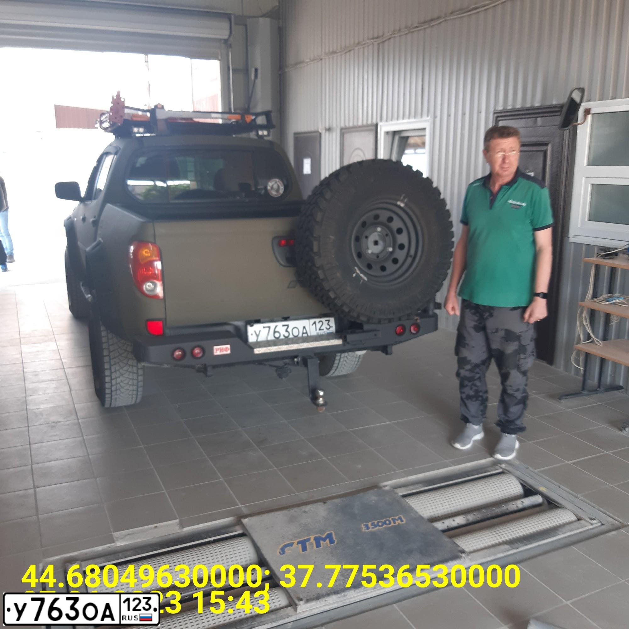 Фото автомобиля MITSUBISHI L 200, 2014 — госномер О833ОУ196. Цвет: ЗЕЛЕНЫЙ