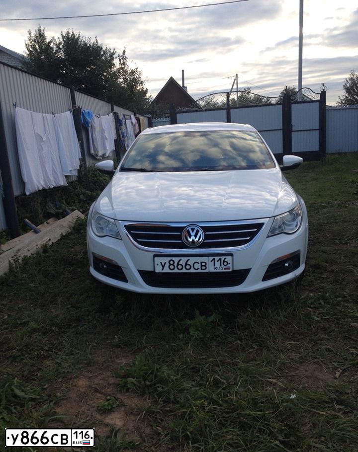 Фото автомобиля VOLKSWAGEN PASSAT, 2011 — госномер В143АО774. Цвет: Белый