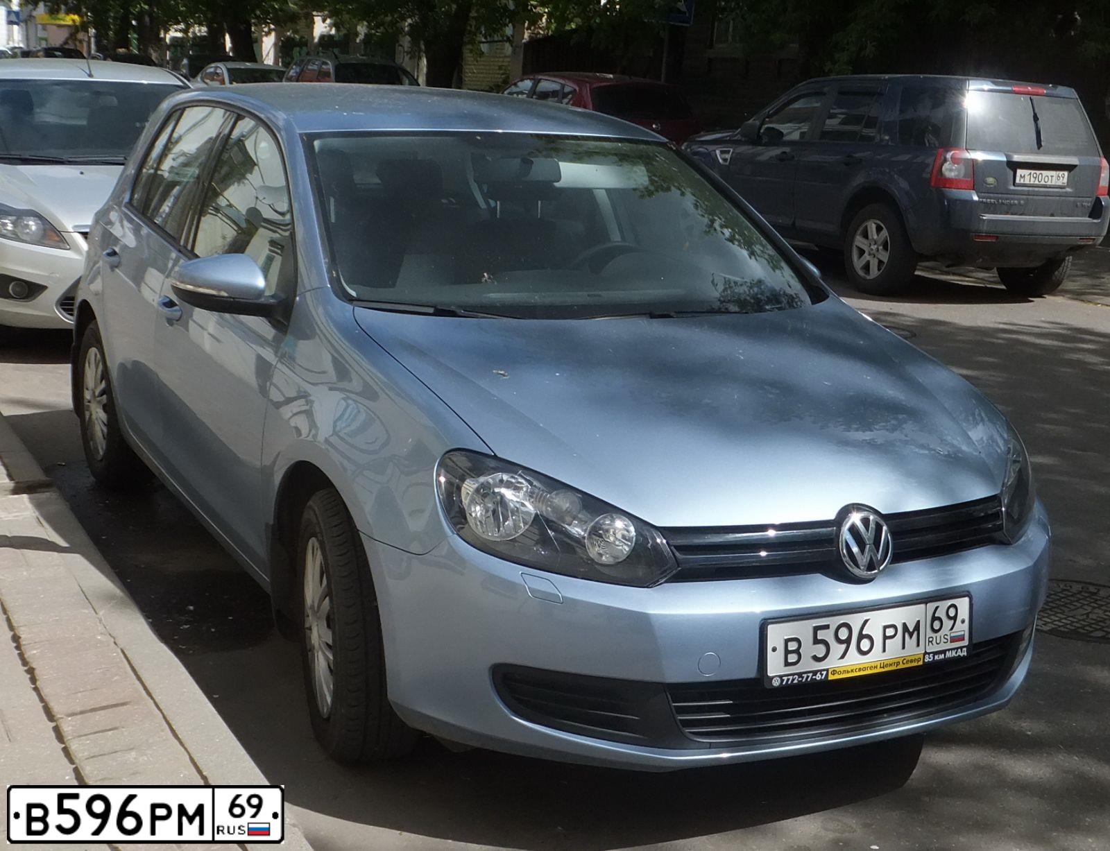 Фото автомобиля VOLKSWAGEN GOLF, 2011 — госномер В596РМ69. Цвет: СЕРО-ГОЛУБОЙ