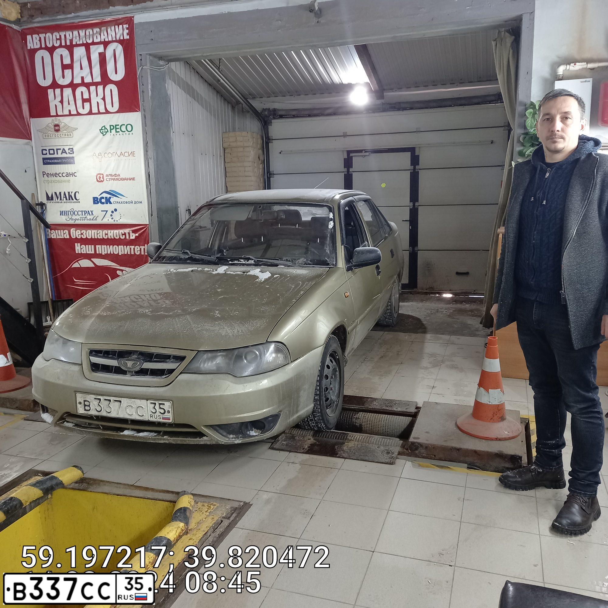 Фото автомобиля DAEWOO NEXIA, 2011 — госномер М647КТ35. Цвет: ПЕСОЧНЫЙ