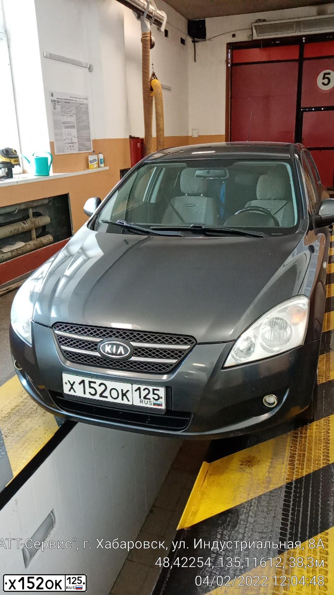 Фото автомобиля KIA CEE'D, 2008 — госномер Р826РХ27. Цвет: СЕРЫЙ