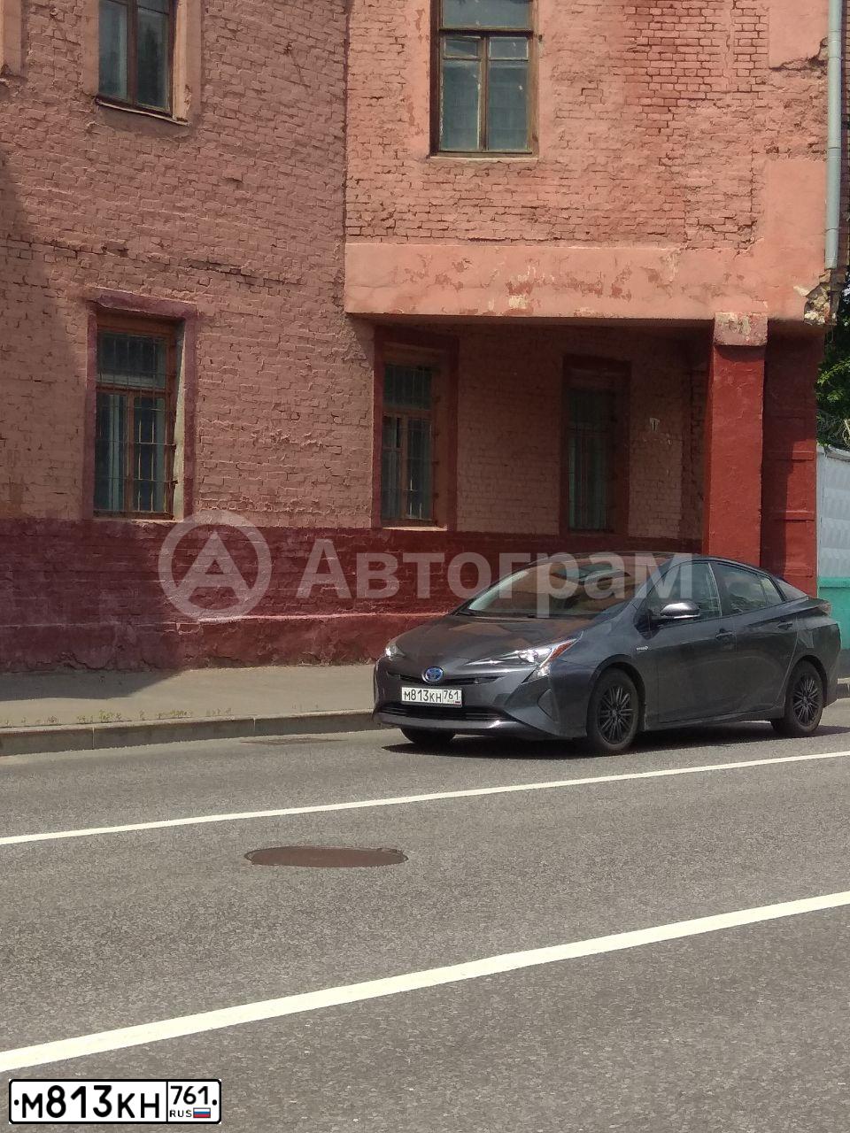 Фото автомобиля TOYOTA PRIUS, 2016 — госномер Х593ЕН193