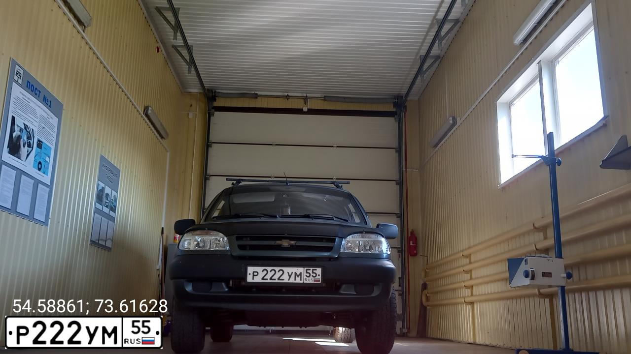 Фото автомобиля CHEVROLET NIVA, 2007 — госномер Р222УМ55. Цвет: темный серо-зеленый металлик