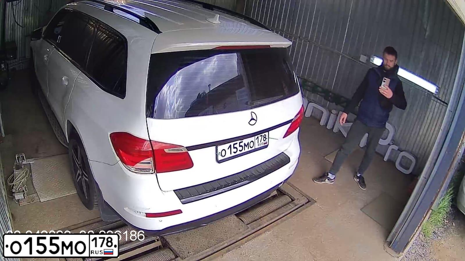 Фото автомобиля MITSUBISHI OUTLANDER, 2013 — госномер О155МО178. Цвет: СЕРЫЙ