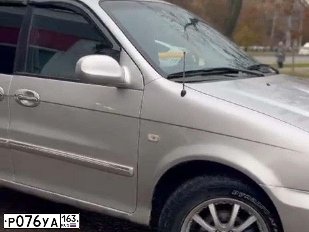 Фото автомобиля KIA CARNIVAL, 2005 — госномер О380ХР71. Цвет: СВЕТЛО-СЕРЫЙ