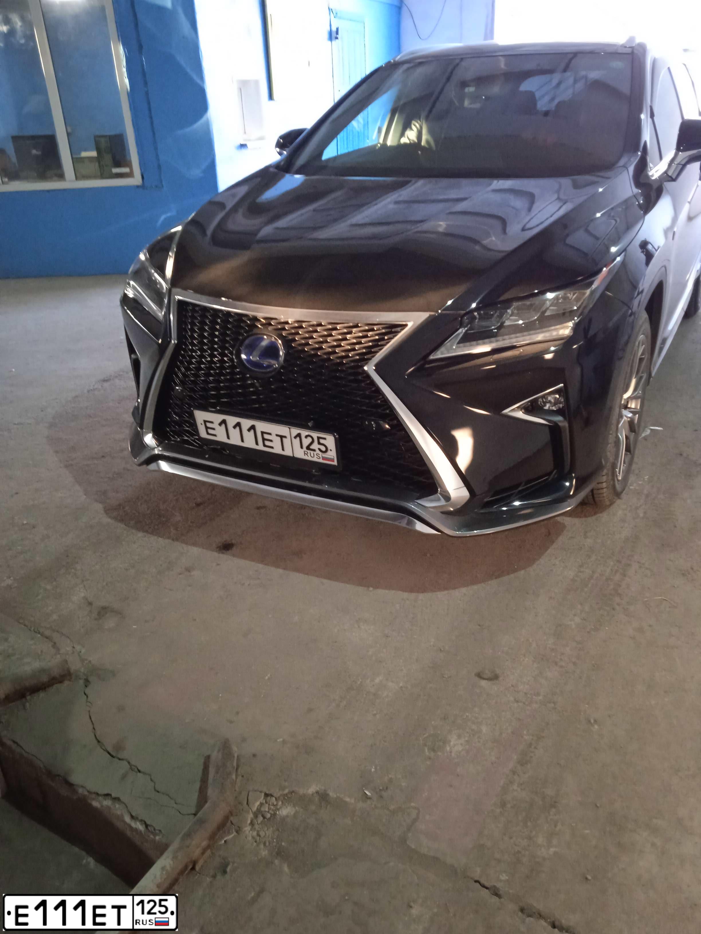 Фото автомобиля LEXUS LX, 2013 — госномер В111ЕТ125. Цвет: Белый