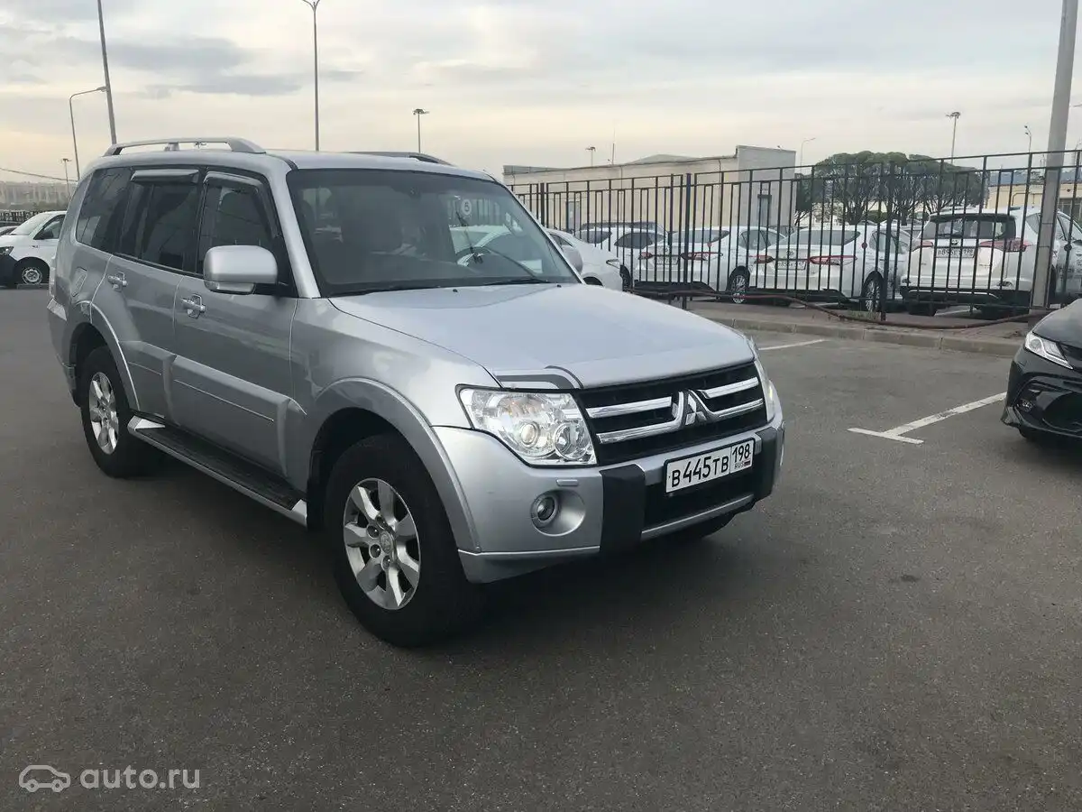 Фото автомобиля MITSUBISHI PAJERO, 2011 — госномер В445ТВ198. Цвет: СЕРЕБРИСТЫЙ