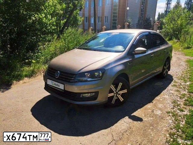 Фото автомобиля VOLKSWAGEN POLO, 2017 — госномер С425АМ774. Цвет: БЕЖЕВЫЙ