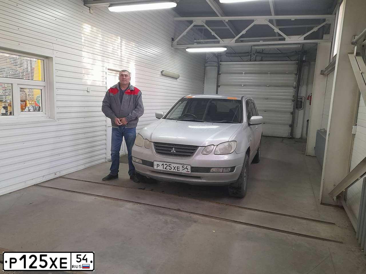 Фото автомобиля MITSUBISHI AIRTREK, 2001 — госномер Р125ХЕ54