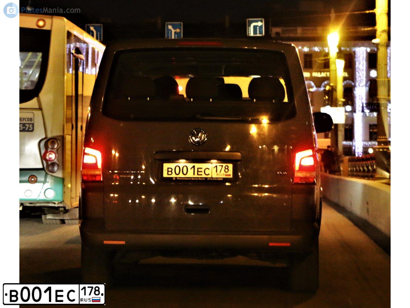 Фото автомобиля VOLKSWAGEN CARAVELLE, 2010 — госномер Н042РВ198