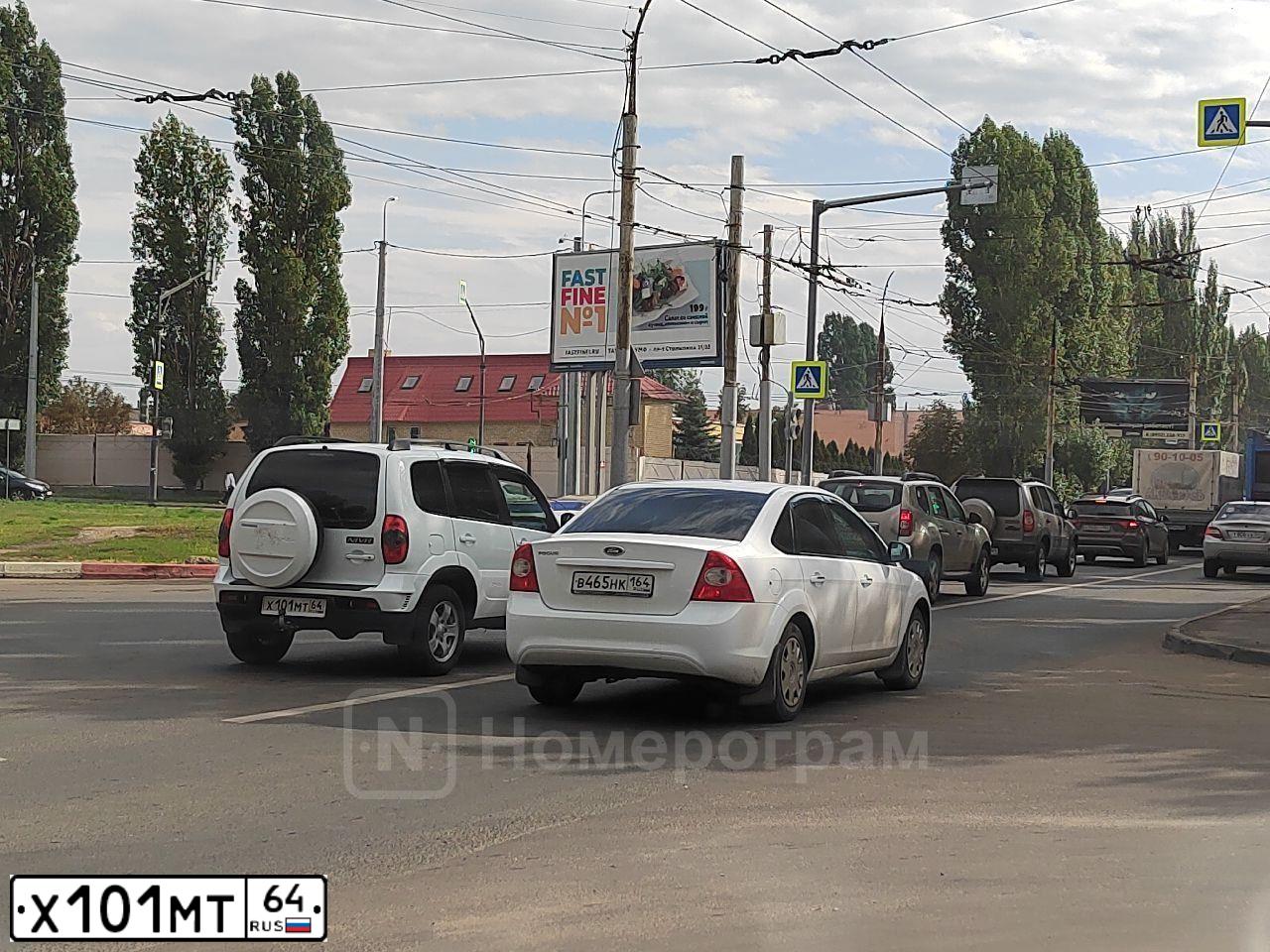 Фото автомобиля CHEVROLET NIVA, 2013 — госномер Х101МТ64. Цвет: ЯРКО БЕЛЫЙ