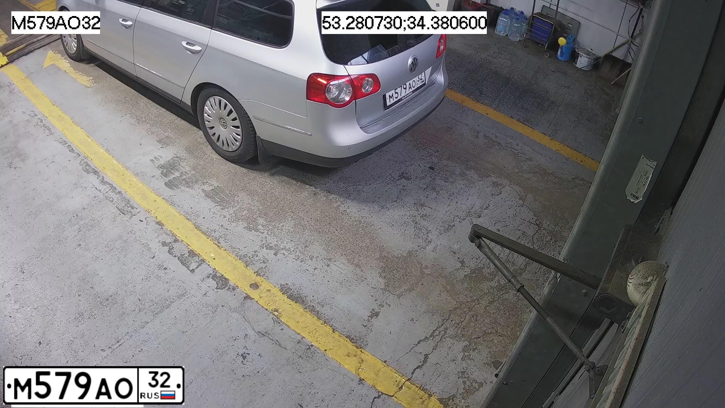 Фото автомобиля VOLKSWAGEN PASSAT, 2007 — госномер М579АО32. Цвет: СЕРЕБРИСТЫЙ
