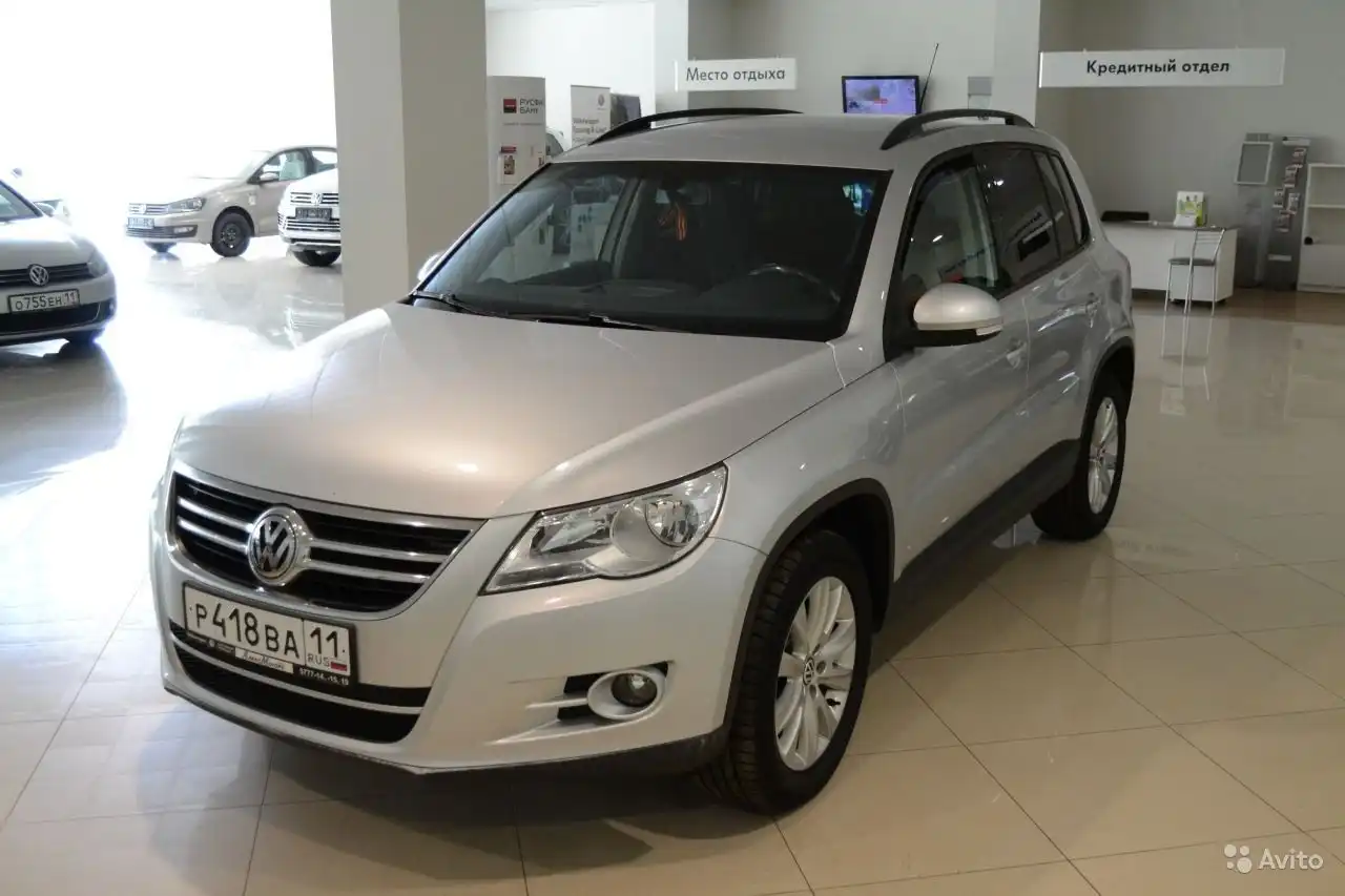 Фото автомобиля VOLKSWAGEN TIGUAN, 2010 — госномер Н203ТМ35. Цвет: Серебристый