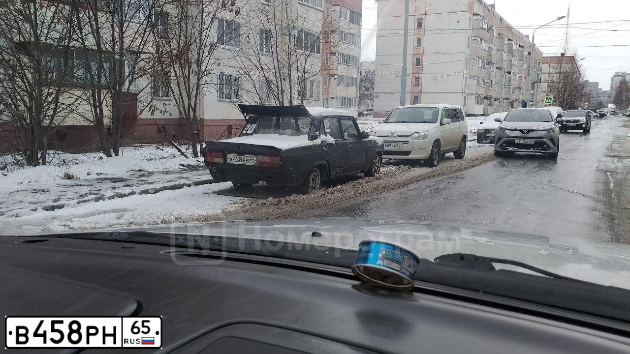 Фото автомобиля LADA 2107 LADA, 2005 — госномер В458РН65. Цвет: СЕРО-ЗЕЛЕНЫЙ