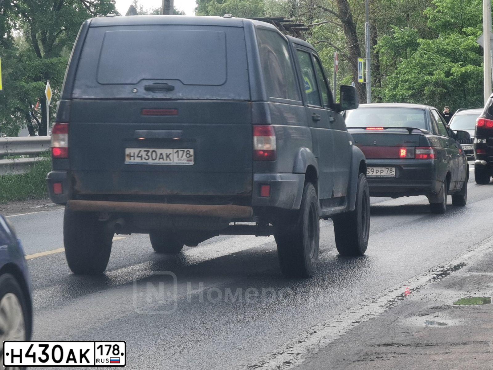 Фото автомобиля UAZ 2363 PICKUP, 2012 — госномер Н430АК178. Цвет: АМУЛЕТ МЕТАЛЛИК