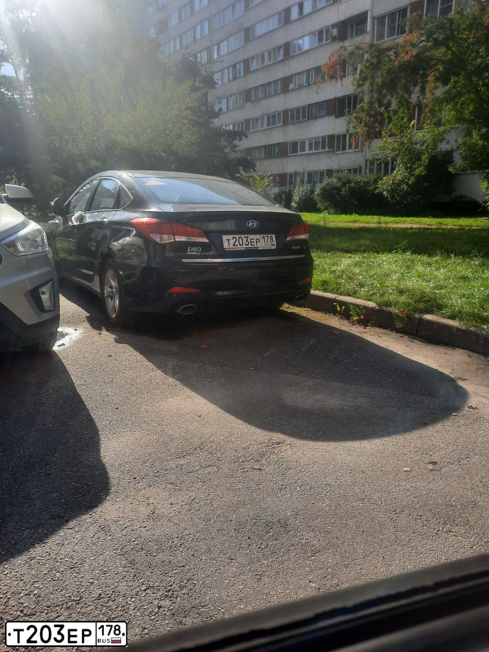 Фото автомобиля HYUNDAI I40, 2014 — госномер Т203ЕР178. Цвет: ЧЕРНЫЙ